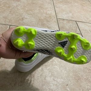Soccer shoes